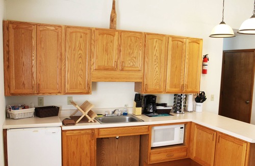 Makanda Cabin | Stones Throw from Giant City Park, Wineries, Hiking, Biking, Hunting and more.
