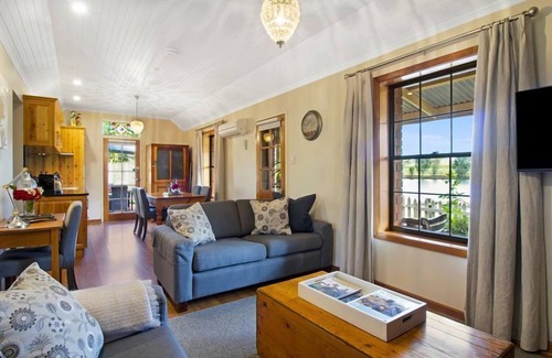 Marananga House | Stonewell Cottages and Vineyards