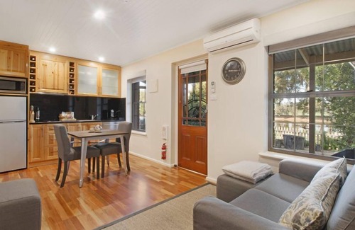 Marananga House | Stonewell Cottages and Vineyards