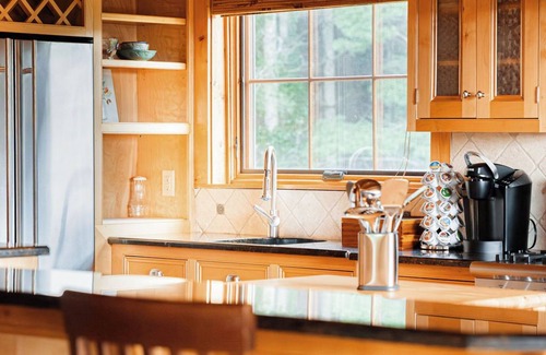 Meadows Of Dan Cabin | Stonewood Manor - Luxury and Cozy Meet. Hot tub