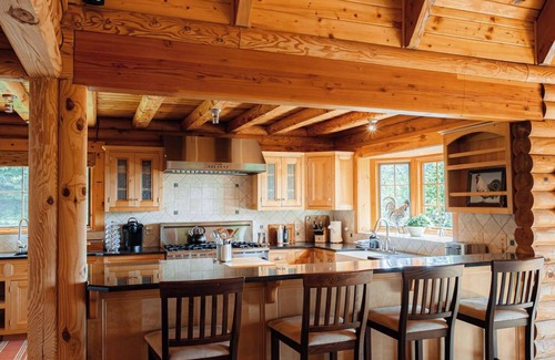 Meadows Of Dan Cabin | Stonewood Manor - Luxury and Cozy Meet. Hot tub