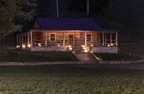 Madison Cabin | Stoney Creek - Sit back and unwind