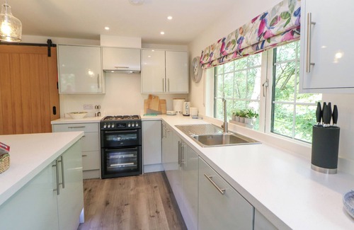 Cauldon Low Cottage | STONEY ROCK LODGE, romantic, character holiday cottage in Waterhouses