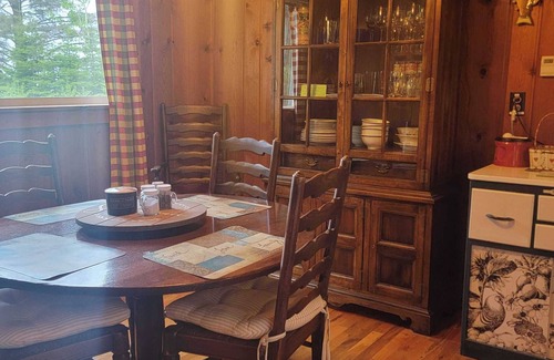 Escanaba Cabin | Stonington Clearview Cottage: Bonfires, Beach Days & Starry Nights – Your Summer Retreat