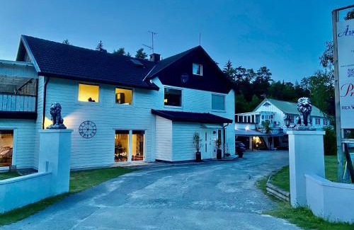 Hokerum Apartment | Stor lägenhet ovanpå café ute på landet