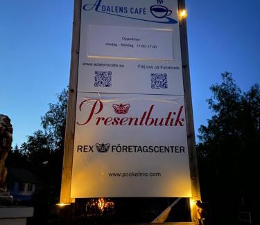 Hokerum Apartment | Stor lägenhet ovanpå café ute på landet