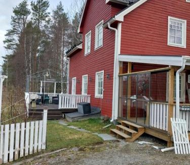 Ostersund Villa | Stor villa i lantlig miljö i Torvallaby Östersund Jämtland