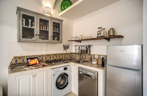 Gallipoli Historic Center Apartment | Storie e Affreschi - Two Bedroom Apartment, Sleeps 5