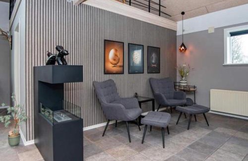 Henne House | Stort Aktivitets-Feriehus Med Fri Badeland, Bowling, Badminton Og Tennis,