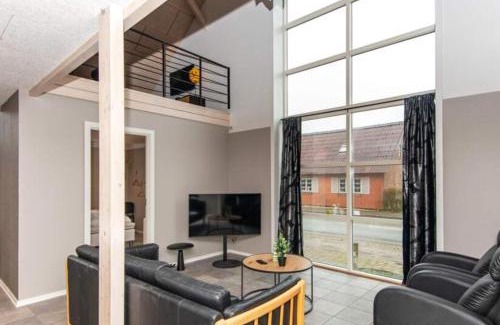 Henne House | Stort Aktivitets-Feriehus Med Fri Badeland, Bowling, Badminton Og Tennis,