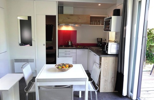 Sint Maartensvlotbrug Apartment | Strand49 Beach Bungalow with 2 bathrooms and modern decor
