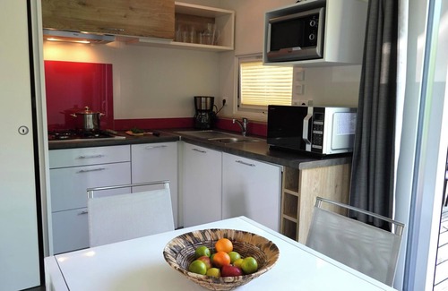 Sint Maartensvlotbrug Apartment | Strand49 Beach Bungalow with 2 bathrooms and modern decor