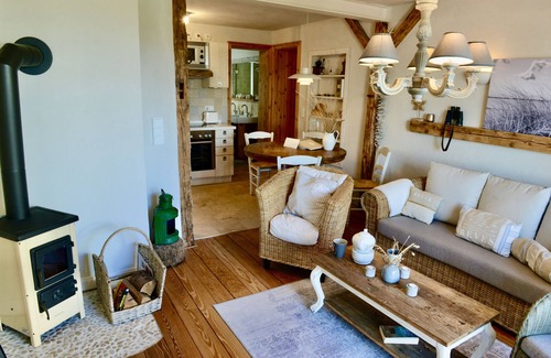 Fehmarnsund Apartment | Strandhaus-Fehmarn, sun deck, living by the sea, beach and garden