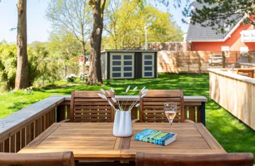 Graal Mueritz Apartment | "Strandvergnügen", 100 m zum Traumstrand, ganzer Terrassen-Bungalow mit Parken