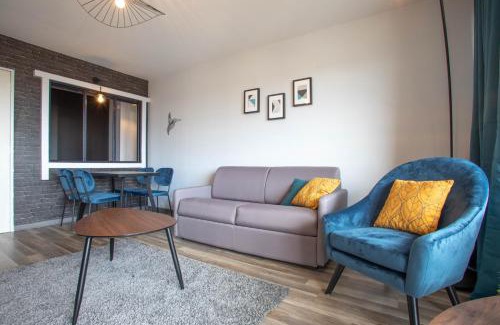 Koenigshoffen Est Apartment | Strasbourg Urban Chic Cathedral View - parking, tram, 8 min city center
