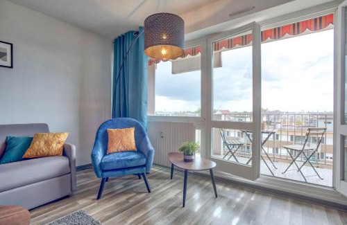 Koenigshoffen Est Apartment | Strasbourg Urban Chic Cathedral View - parking, tram, 8 min city center