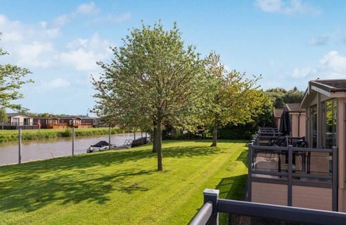 Tiddington House | Stratford Caravan Pet friendly