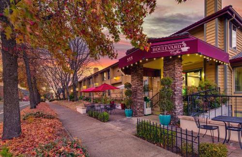 Siskiyou-Hargadine Historic District Hotel | Stratford Inn