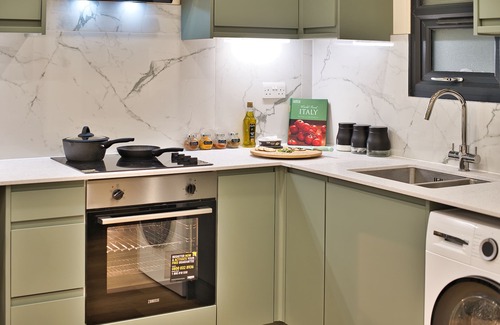 Stratford and New Town Apartment | Stratford Studio Flat for 3 in London E15