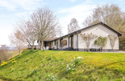 Beauly Cottage | STRATH GLASS VIEW AT HILL HOUSE, with a garden in Cannich