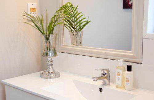 Merivale Hotel | Strathern Motor Lodge