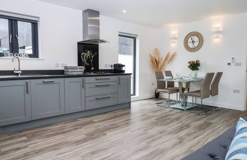 Holsworthy Cottage | STRAWBERRY BANK - NUTHATCH, pet friendly, with hot tub in Bridgerule