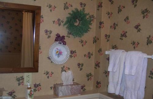 Muscatine Bed & Breakfast | Strawberry Farm B and B