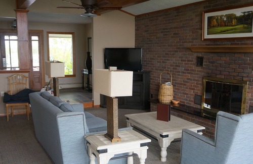 East Gull Lake House | Strawberry Hill House