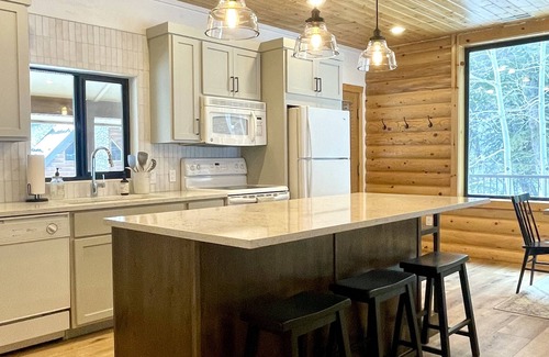 Sundance Cabin | Streamside 2 bd Cabin w/hot tub at Sundance.