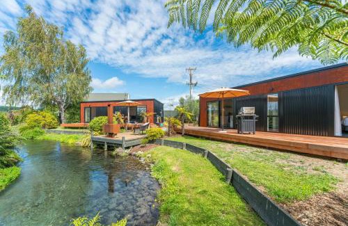Waitahanui House | Streamside Flax Cabin - Waitahanui, Taupo