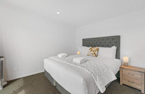 Waitahanui House | Streamside Flax Cabin - Waitahanui, Taupo