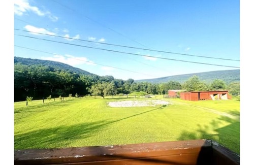 Warfordsburg Cabin | Streamside Haven at 70 Acres Valley Retreat