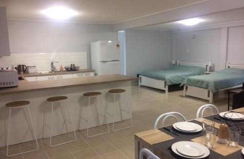 Mount Louisa Apartment | Stretton Lane