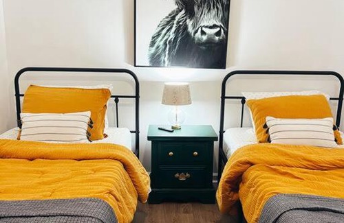 Fayetteville House | Strickland Bridge by AMIT