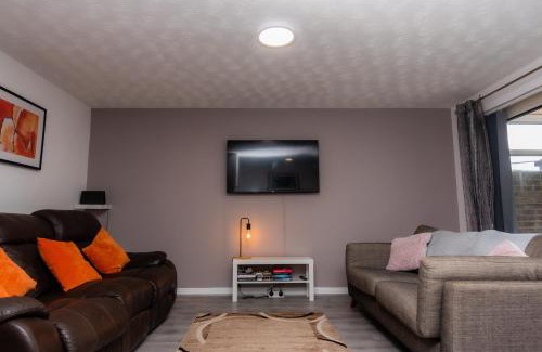 Washington House | Stridingedge - 3 Bedroom 5 beds Sleeps 6 Ideal For Contractors