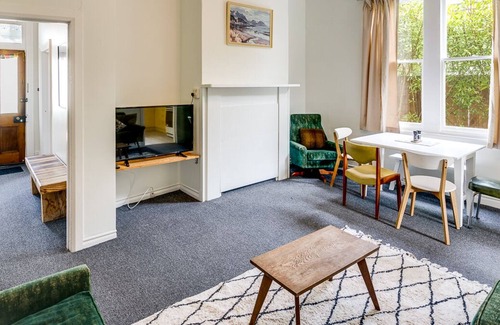 Ahuriri House | Striking Charm – Napier Holiday Home