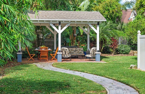 Winter Park House | Stroll to Park Avenue from Vintage Lake-View House