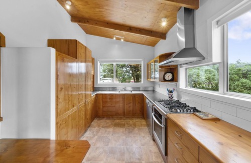 Te Horo Beach House | Stroll to the Sea - Te Horo Beach Holiday House