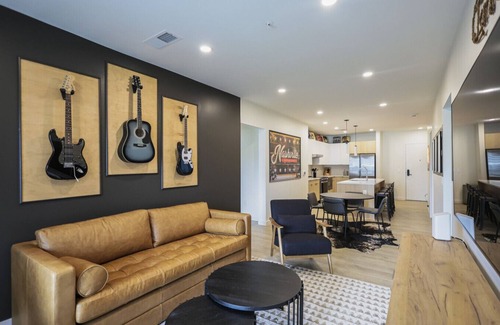 Downtown Nashville Condo | Strum & Stay – Nashville Vibes Near Broadway