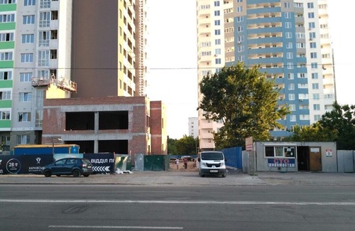 Darnyckyj Apartment | Studio 15 min drive from Boryspil airport. 7 min walk Vyrlitsa metro station