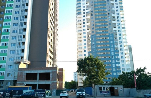Darnyckyj Apartment | Studio 15 min drive from Boryspil airport. 7 min walk Vyrlitsa metro station
