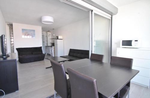 La Grande-Motte Apartment | STUDIO 2-3 pers PARKING CLIM VUE PORT ET MER