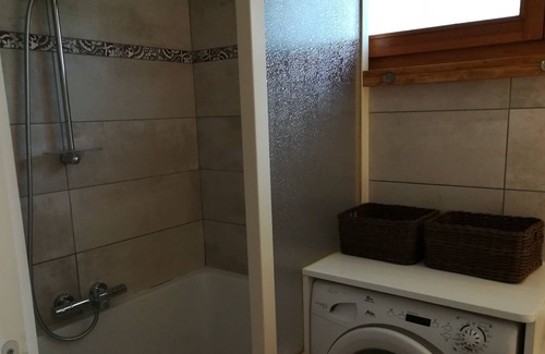 Chaparon Apartment | Studio *** 2-4 people on the ground floor with terrace a stone's throw from Lake Annecy