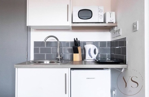 Stoke-on-Trent Apartment | Studio 2C Near Alton Towers & Longton Station