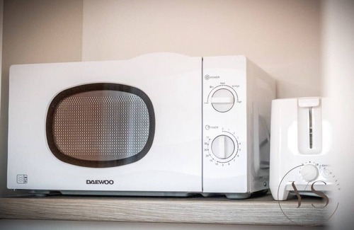 Stoke-on-Trent Apartment | Studio 2C Near Alton Towers & Longton Station