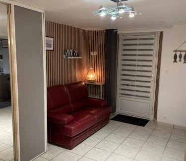 Parame Bed & Breakfast | STUDIO 3 Mn de la PLAGE Terrasse Vélos Proche de la ville fortifiée