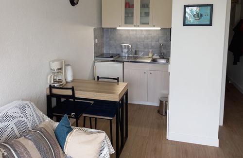 Port District Apartment | Studio 30 Mètres de la Plage
