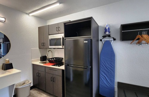 Alvin Hotel | Studio 6 Alvin, TX
