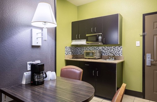 Bay City Hotel | Studio 6 Bay City, TX