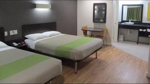 Huntsville Hotel | Studio 6-Huntsville, TX